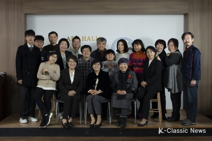 사진=극단일점오 단원들
