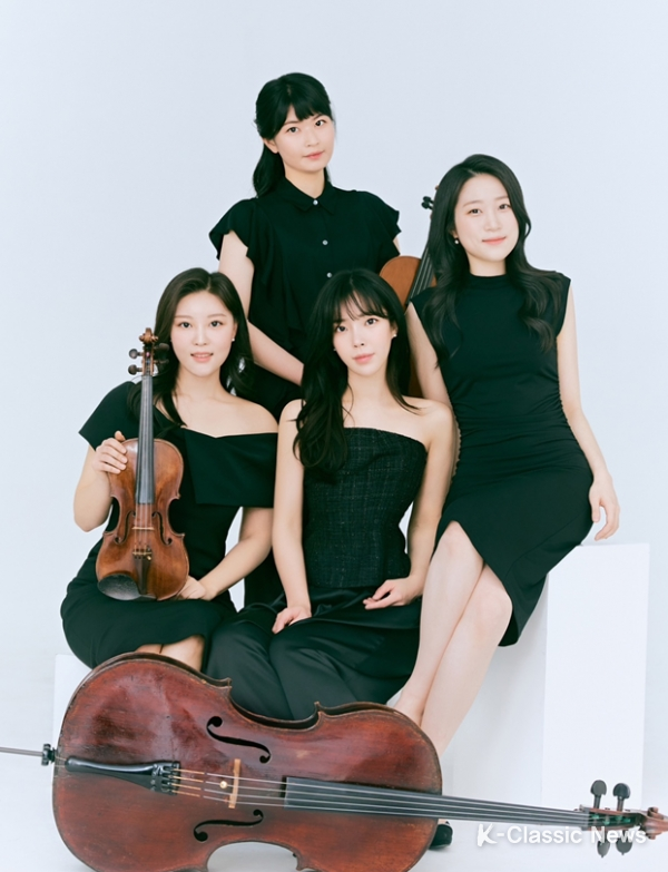 아무르 앙상블' 4인조. 위에서 시계방향으로 정유진(비올라),이유진(피아노), 김휘진(첼로), 김예원(바이올린)