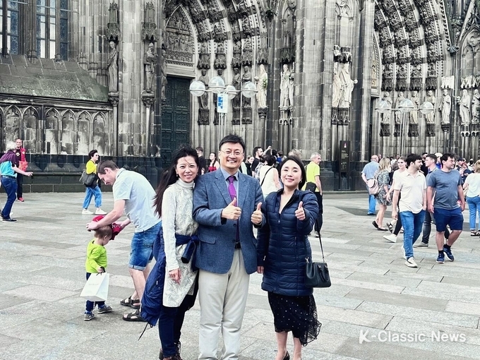 노유경, 국현, 정나래 쾰른대성당앞에서 2024년 6월 30일 