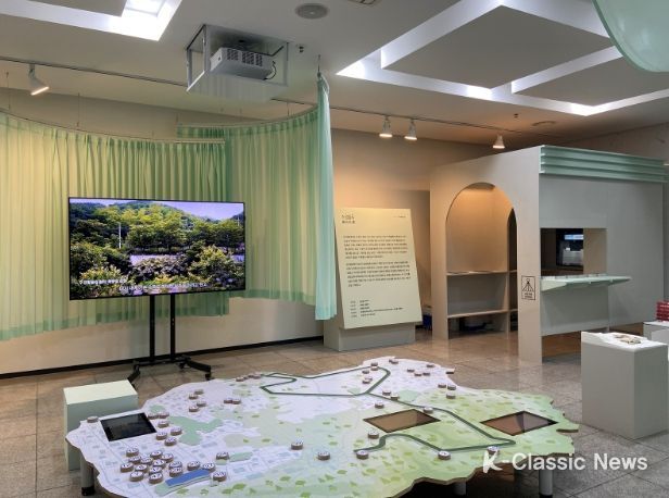 고산도서관 지하 1층에 마련된 수성탐독전 전시공간