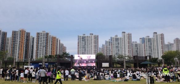 '배곧으로 영화보러 오!시흥' 밤낮으로 인파 '북적'