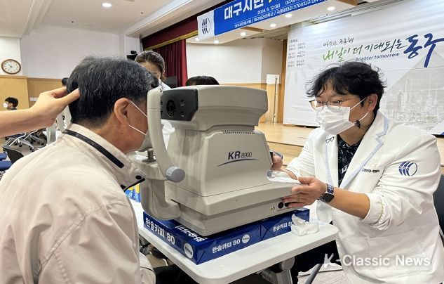 대구 동구청(구청장 윤석준)은 지난 12일, 대구달구벌로타리클럽(회장 박종석)과 대구안경사회(회장 이석원)와 함께 어르신 100여 명을 모시고 맞춤 안경 지원을 위한 검안 및 안경테 맞춤 행사를 가졌다.