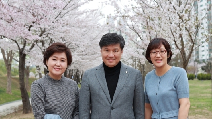 [탁계석 리뷰 ] 봄의 향연, 그 풍족한 정성의 즐거움