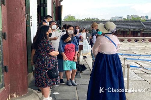 외국어 무료해설관람 현장