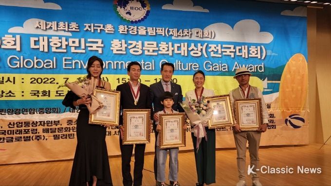 특별상부문 수상 후 기념촬영
