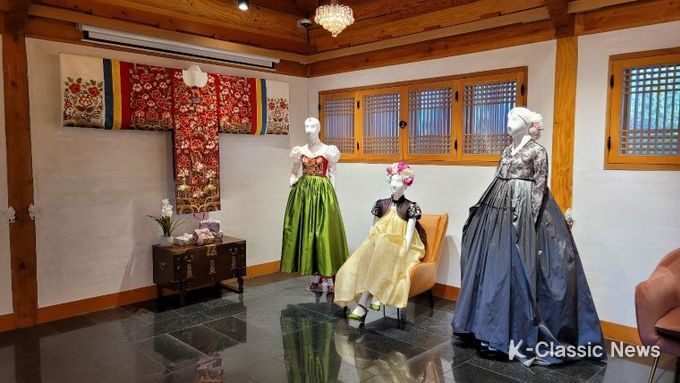 관광과-모란이 피어난 피겨퀸 김연아 한복 보러 화인당 오세요