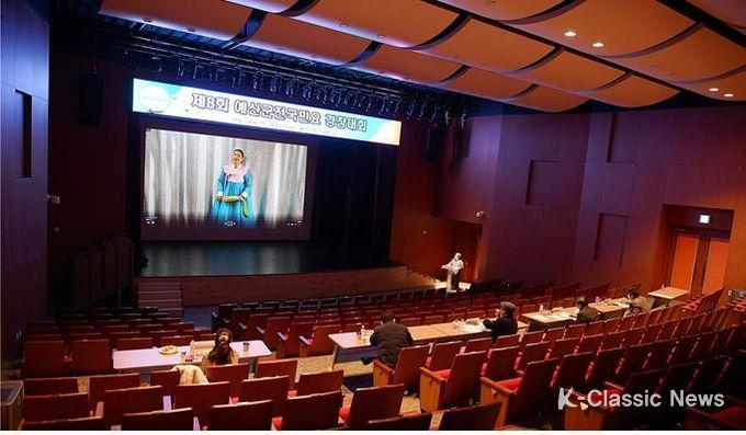 제8회 예산군전국민요경창대회 심사 모습