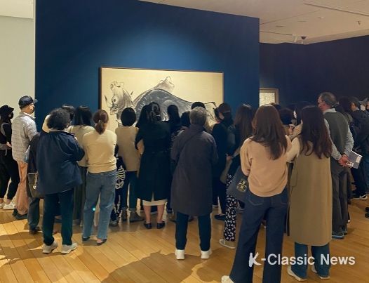 지역순회전 관람 모습(경남도립미술관 제공)