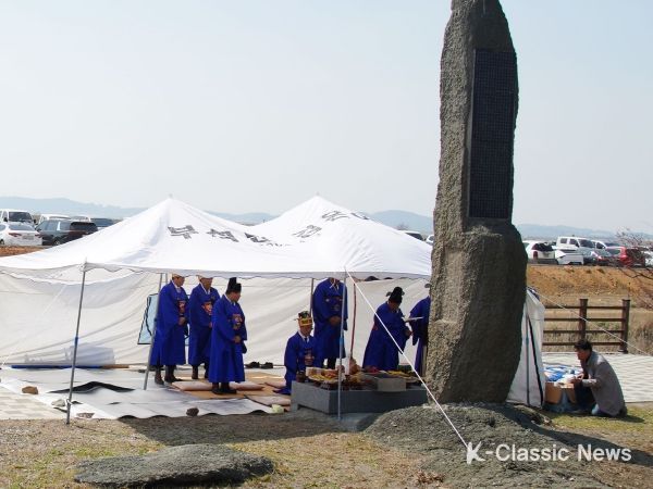 3일 부석면 갈마리 검은여에서 열린 제33회 검은여제에서 주민들의 안녕과 풍년을 기원하는 모습