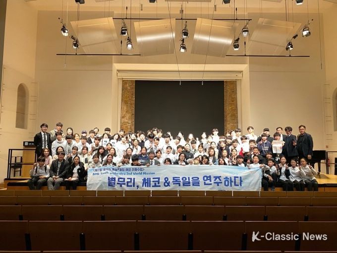 독일 베를린에서 행사 후 기념 촬영