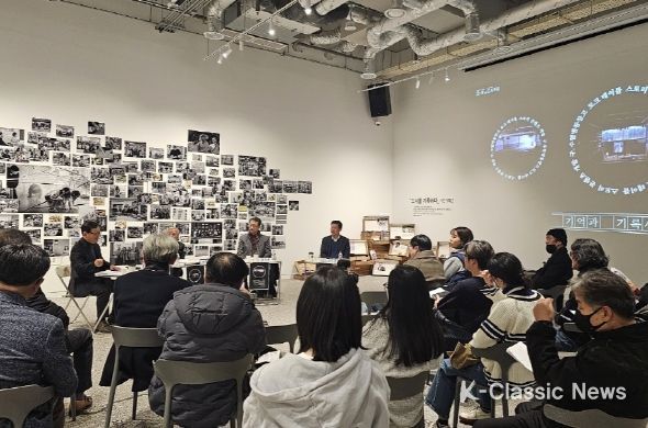 1일 구 수협 냉동창고에서 개최된 스토리콘텐츠 개발 토크테이블 ‘기억과 기록 사이’