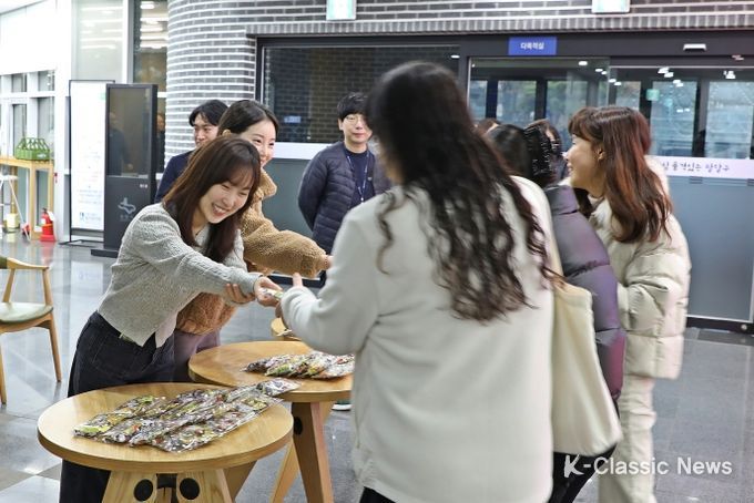 수원시 팔달구, ‘밸런타인데이’ 직원 격려 깜짝 이벤트