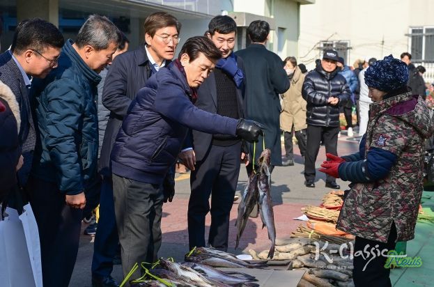 진주시,‘설맞이 전통시장 장보기’로 민생현장 소통 나서