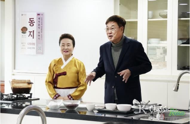 지난해 12월 떡박물관을 찾은 정문헌 종로구청장의 모습