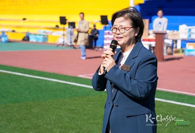 10월 15일 열린 환경공무관 ‘한마음 체육대회’에서 이순희 강북구청장이 인사말씀을 하고 있다.