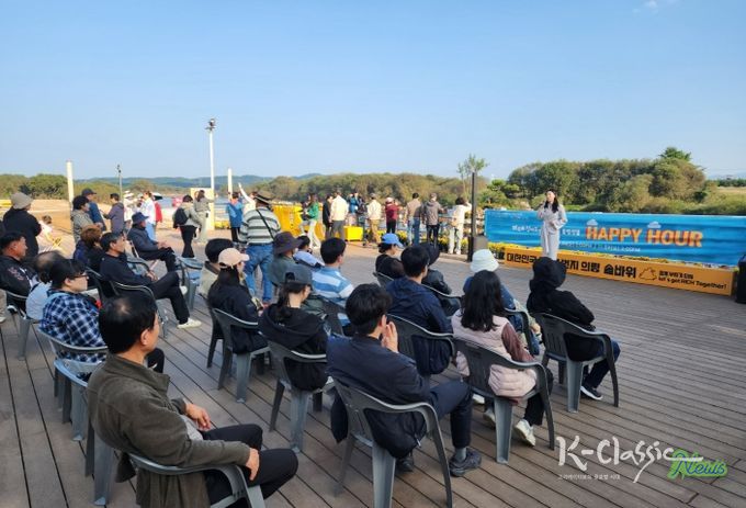 의령 청년 예술단체 ‘페트라싱어즈’, 솥바위 버스킹 공연 펼쳐
