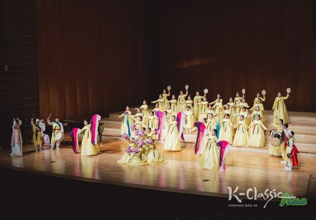 나주시립소년소녀합창단이 제21회 부산국제합창제에서 청소년 부문 3위와 금상을 수상했다. 사진은 부산국제합창제 경연대회에서 공연을 하는 나주시립소년소녀합창단 모습.