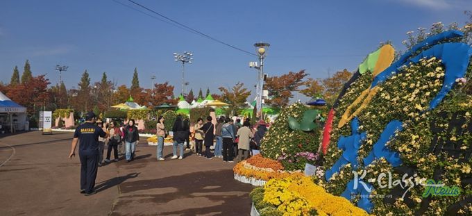 “진주국화작품전시회, 16일까지 1주일 연장 전시”