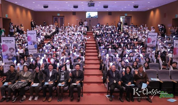 19일 용인특례시청 에이스홀에서 '노래로 기억하고 춤으로 표현하는 광복 80주년'을 주제로 청소년 창작동요·무용 발표회'가 열렸다..