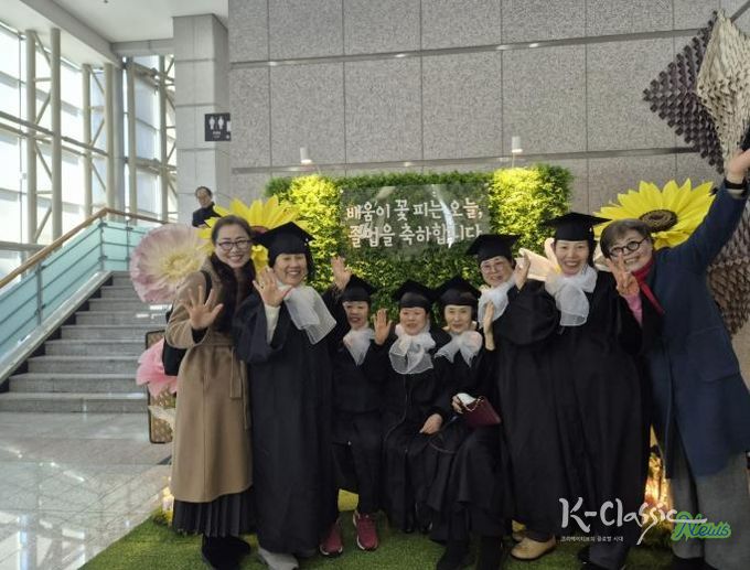 용인특례시가 초등학교와 중학교 학력 인정 합동 졸업식을 열었다.