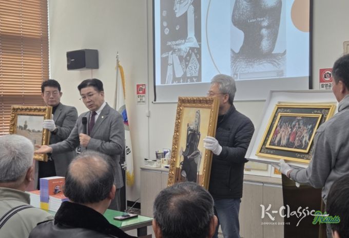 작품을 설명하고 있는 꾸바아트센터 차효준대표 (사진제공=K trendy NEWS)