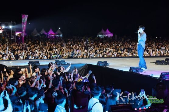 지난해 9월 광산구는 황룡친수공원 일원에서 제3회 광산뮤직ON페스티벌을 개최했다. 시민들이 무대에 오른 10CM의 공연을 즐기고 있다.