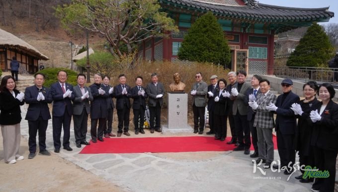 김유정문학촌서 추모제 및 흉상 제막식