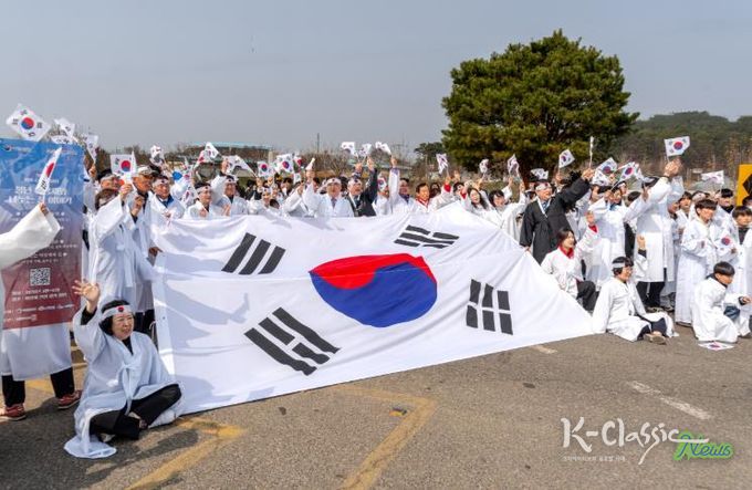 서천군 마산신장 3.1만세운동 재연행사관내 초·중학생 200여 명 참여, 역사 체험과 행진 통해 애국심 고취